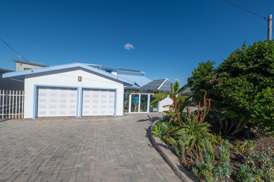 4 Bedroom Property for Sale in Outeniqua Strand Western Cape